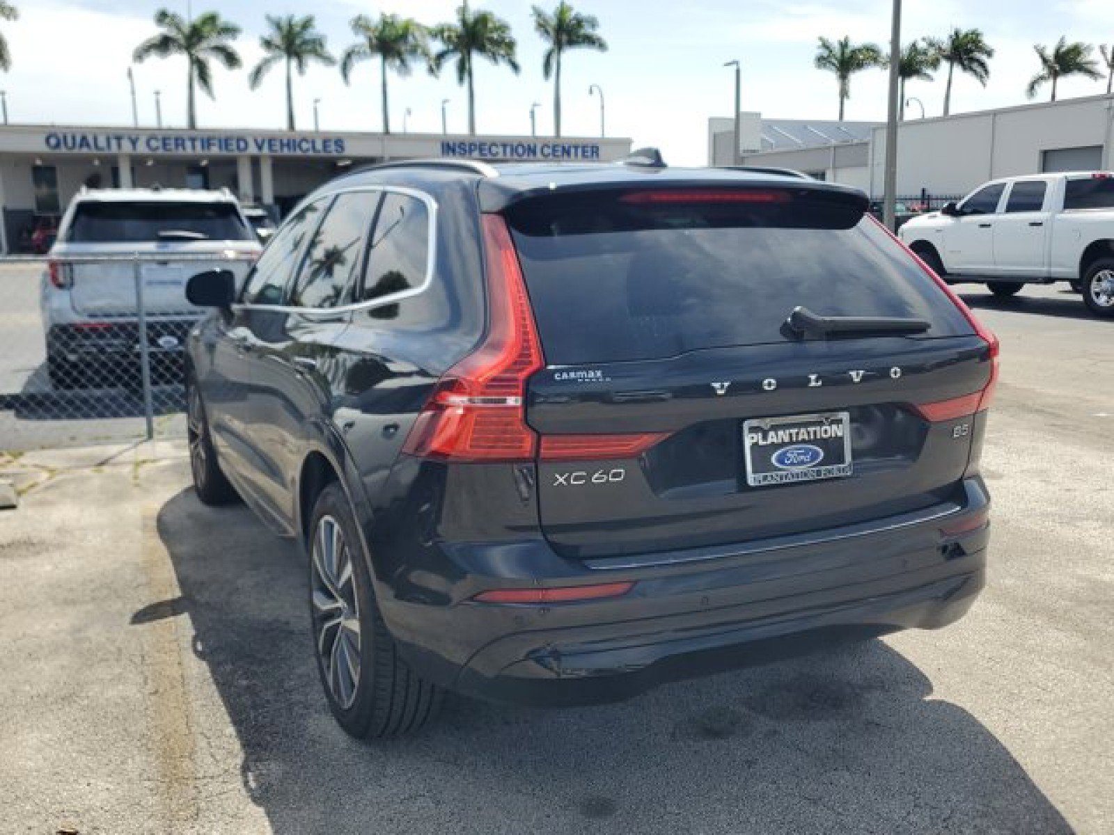 Used 2022 Volvo XC60 B5 Momentum w/ Protection Package Premier FWD image 5