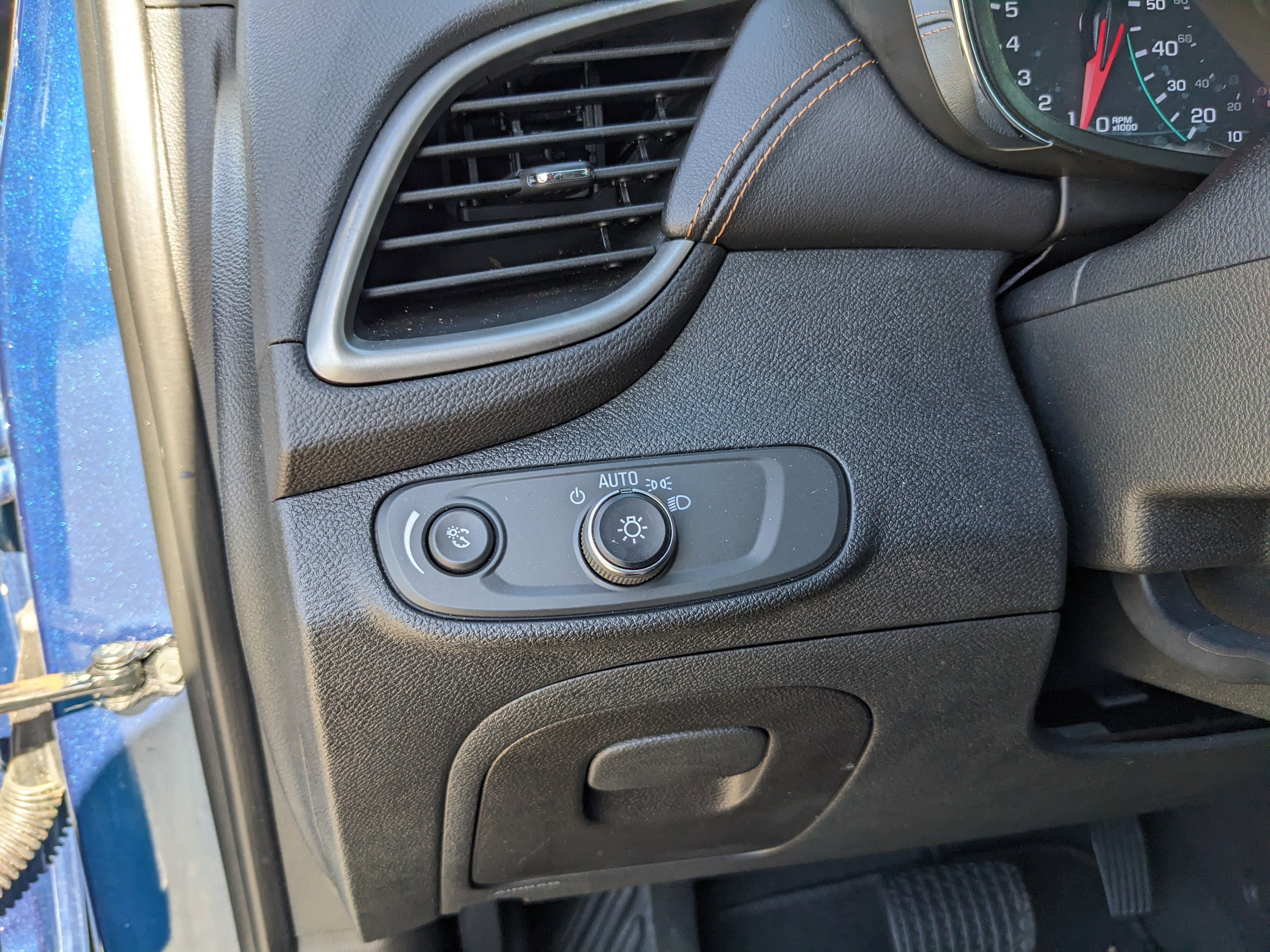 Used 2020 Chevrolet Trax LT w/ Driver Confidence Package image 29