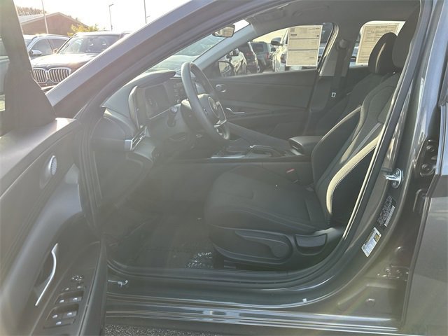 Used 2025 Hyundai Elantra SE image 20