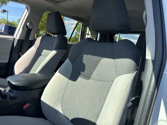 Used 2021 Toyota RAV4 XLE w/ Convenience Package AWD/4WD image 14