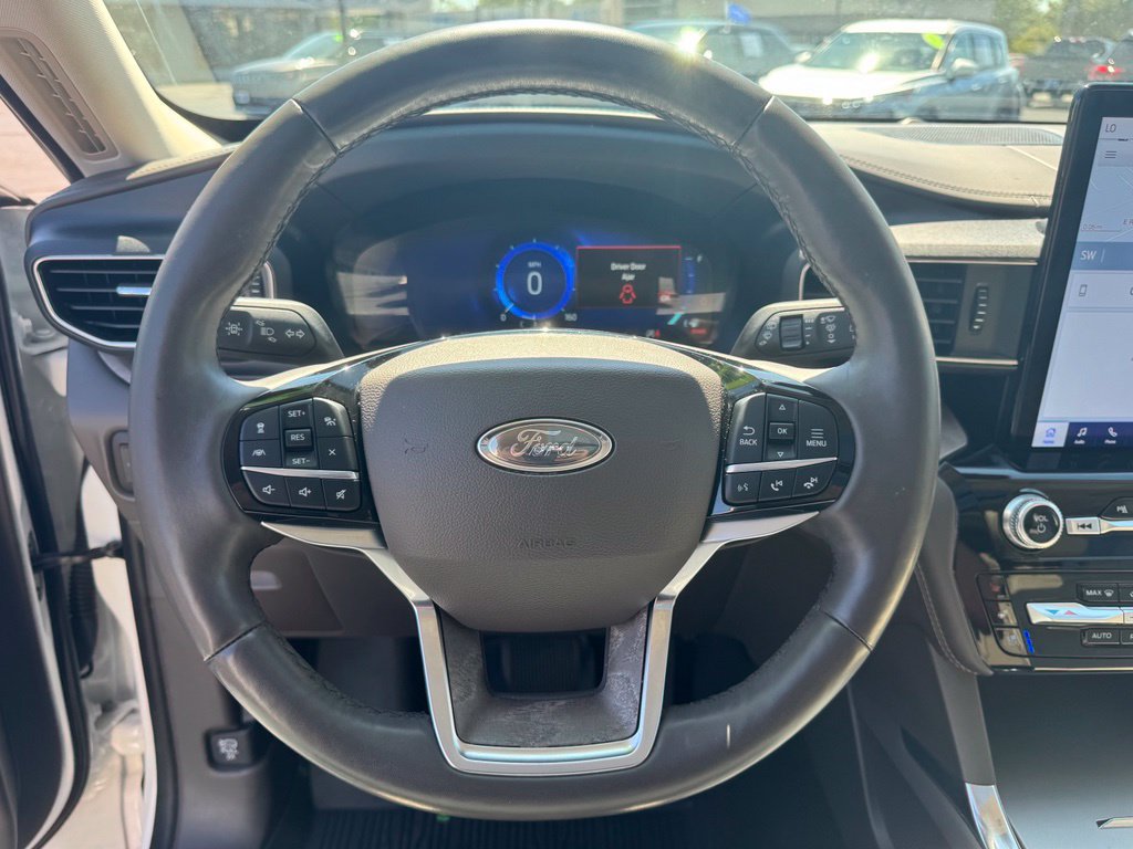 Certified 2023 Ford Explorer Platinum w/ Technology Package AWD/4WD image 9