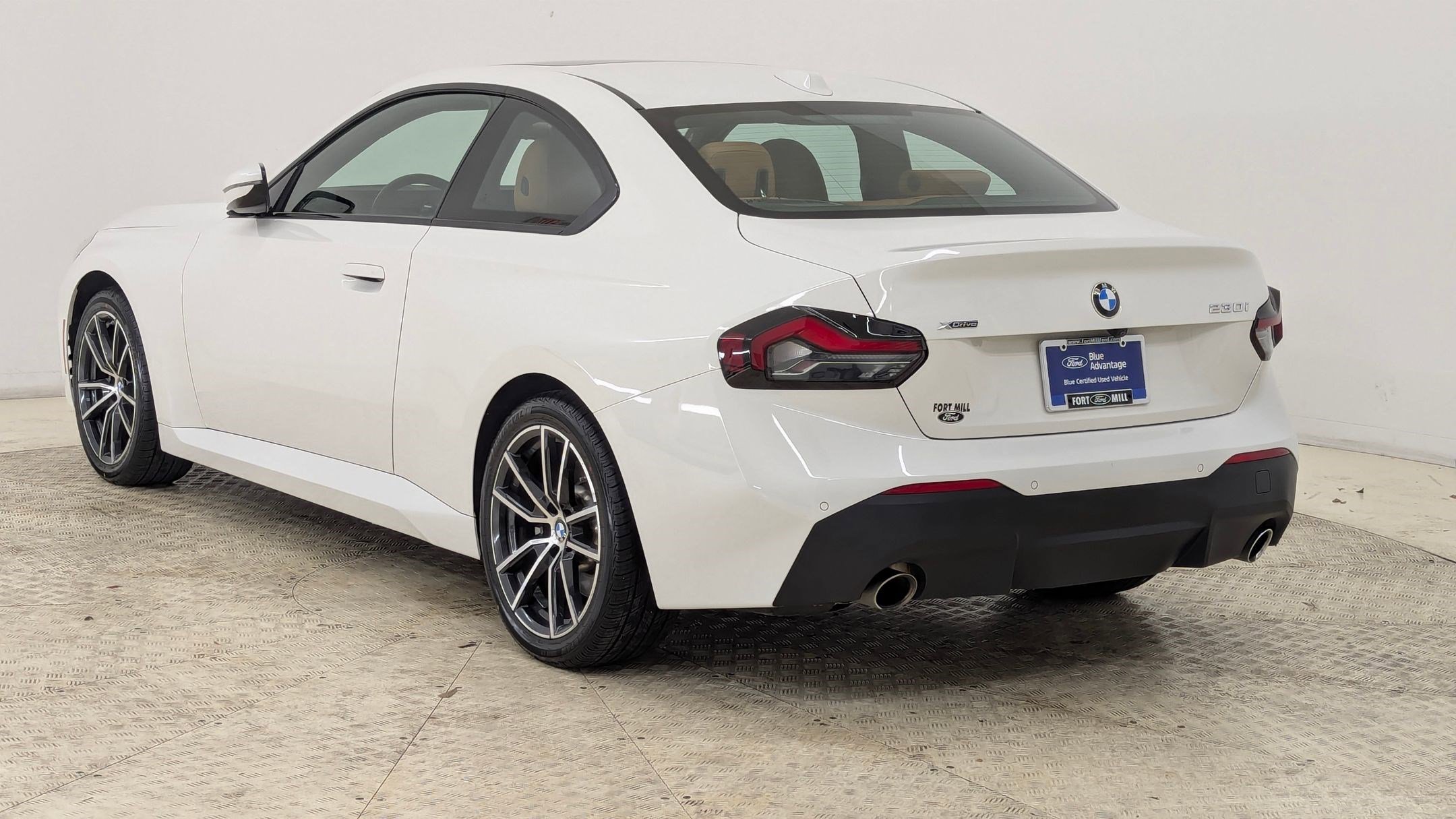 Used 2023 BMW 230i xDrive Coupe image 3