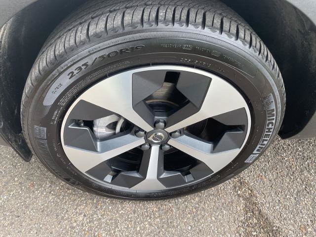 Used 2025 Volvo XC40 B5 Plus AWD/4WD image 22