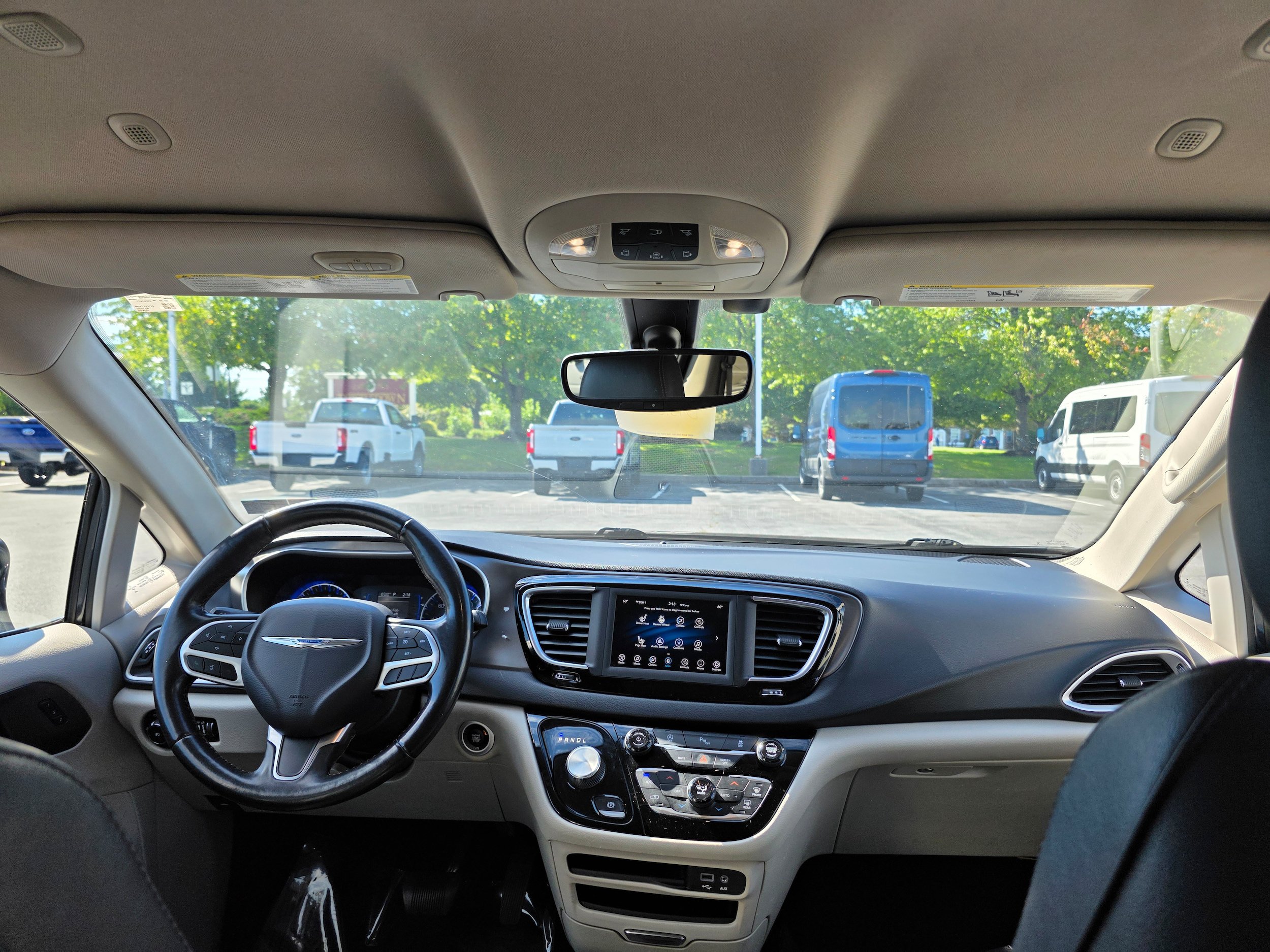 Used 2020 Chrysler Pacifica Touring-L FWD image 11