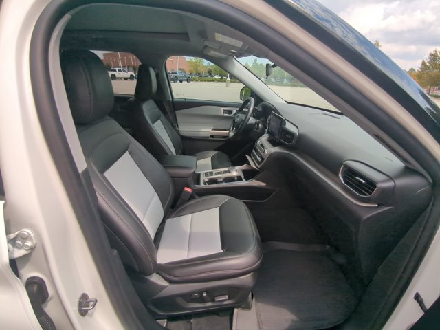 Certified 2023 Ford Explorer XLT w/ Equipment Group 202A RWD image 28