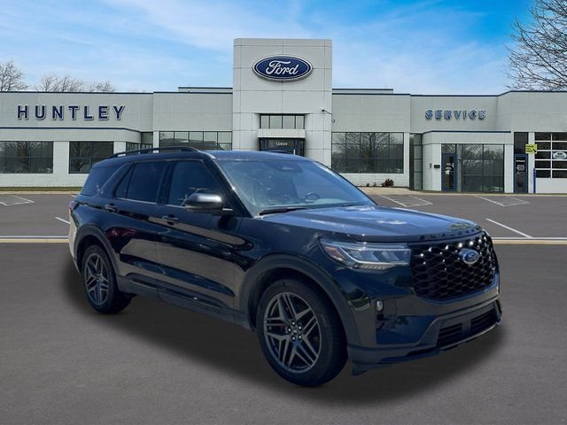 Certified 2025 Ford Explorer ST AWD/4WD image 3