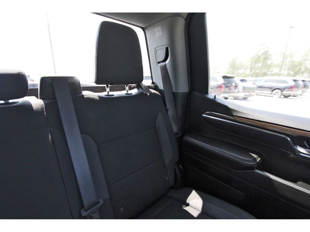 Used 2025 Chevrolet Silverado 1500 LT image 13