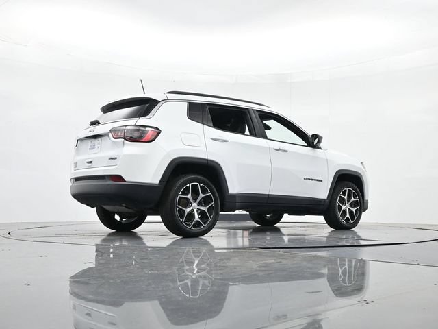Used 2024 Jeep Compass Latitude AWD/4WD image 32