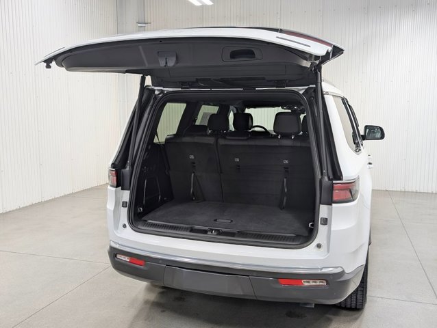 Used 2022 Jeep Wagoneer Series II image 3