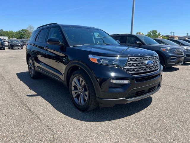 Certified 2024 Ford Explorer XLT w/ Equipment Group 202A AWD/4WD image 3