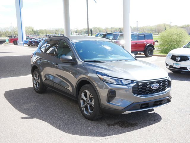 Certified 2025 Ford Escape ST-Line AWD/4WD image 3
