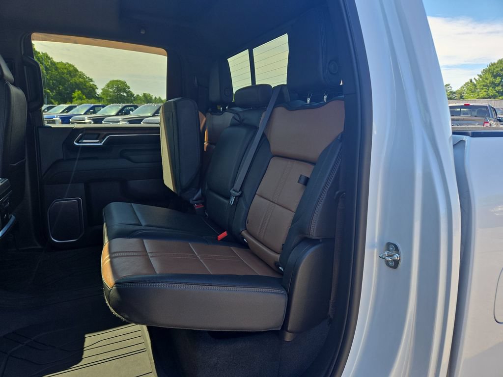 Used 2024 Chevrolet Silverado 2500 High Country w/ High Country Premium Package AWD/4WD image 4
