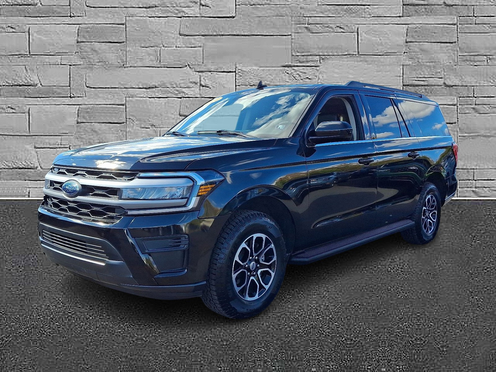 Certified 2024 Ford Expedition Max XLT image 4