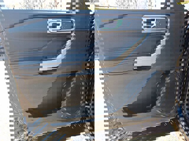 Certified 2022 Ford Explorer XLT w/ Equipment Group 202A image 15