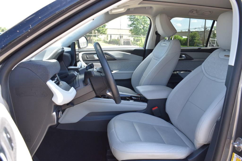 Certified 2025 Ford Explorer Platinum w/ LUX Leather Package AWD/4WD image 7