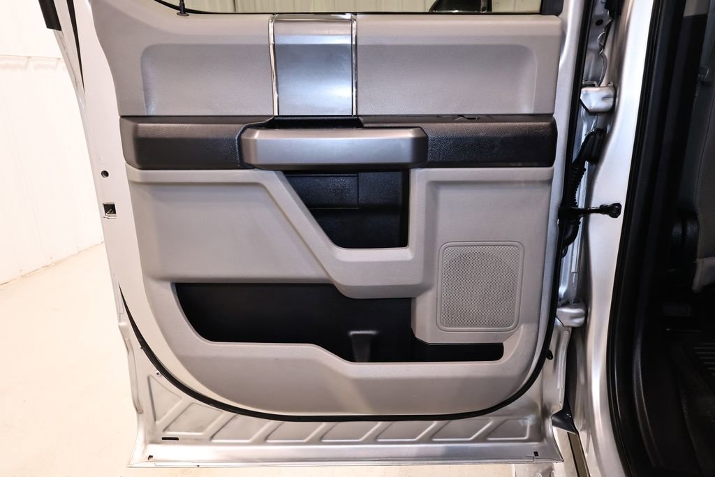 Certified 2019 Ford F250 XLT w/ XLT Premium Package AWD/4WD image 15