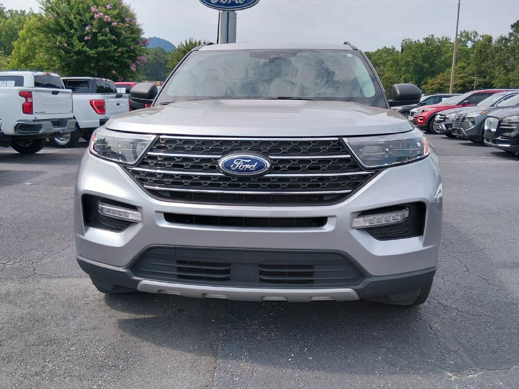 Certified 2023 Ford Explorer XLT w/ Equipment Group 202A RWD image 9