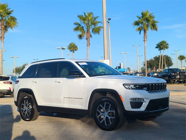 Used 2025 Jeep Grand Cherokee Limited w/ Trailer Tow Package image 2