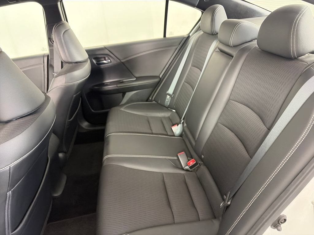 Used 2017 Honda Accord Sport image 13