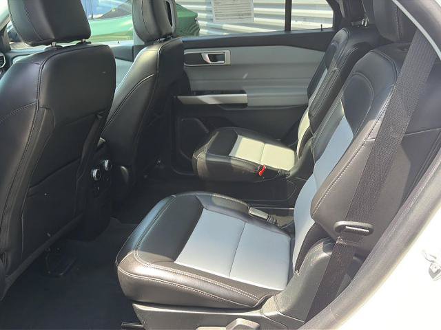 Certified 2022 Ford Explorer XLT w/ Equipment Group 202A AWD/4WD image 15