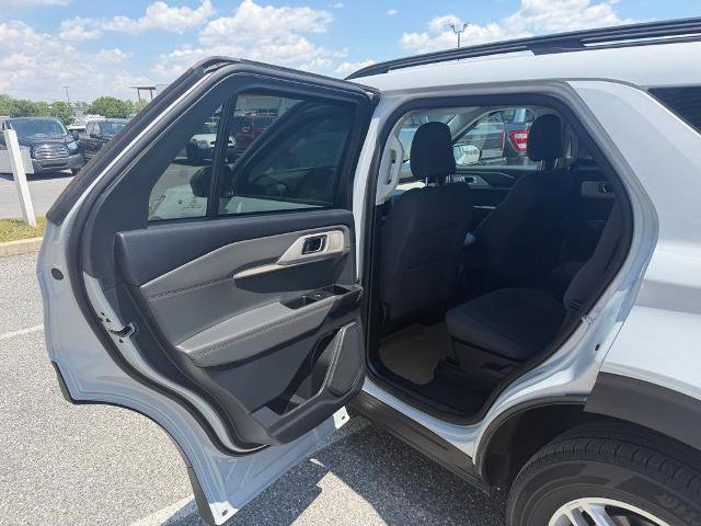 Certified 2025 Ford Explorer Active AWD/4WD image 12
