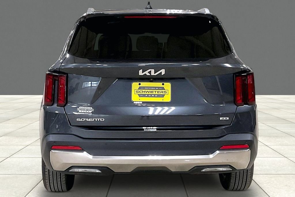 Used 2024 Kia Sorento S image 3