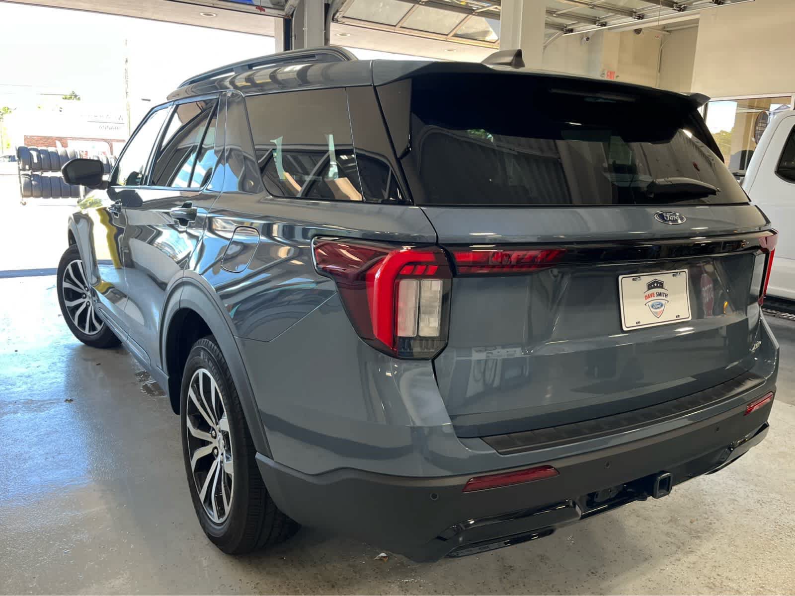 Certified 2025 Ford Explorer ST-Line AWD/4WD image 5