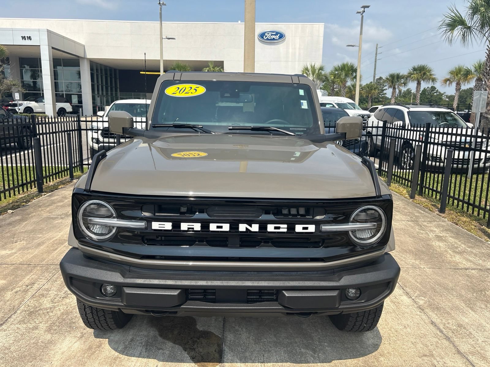 Certified 2025 Ford Bronco Outer Banks AWD/4WD image 11