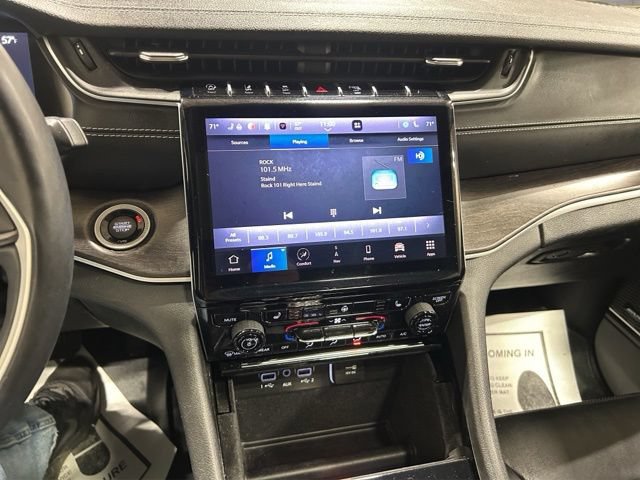 Used 2022 Jeep Grand Cherokee L Limited w/ Black Appearance Package AWD/4WD image 17