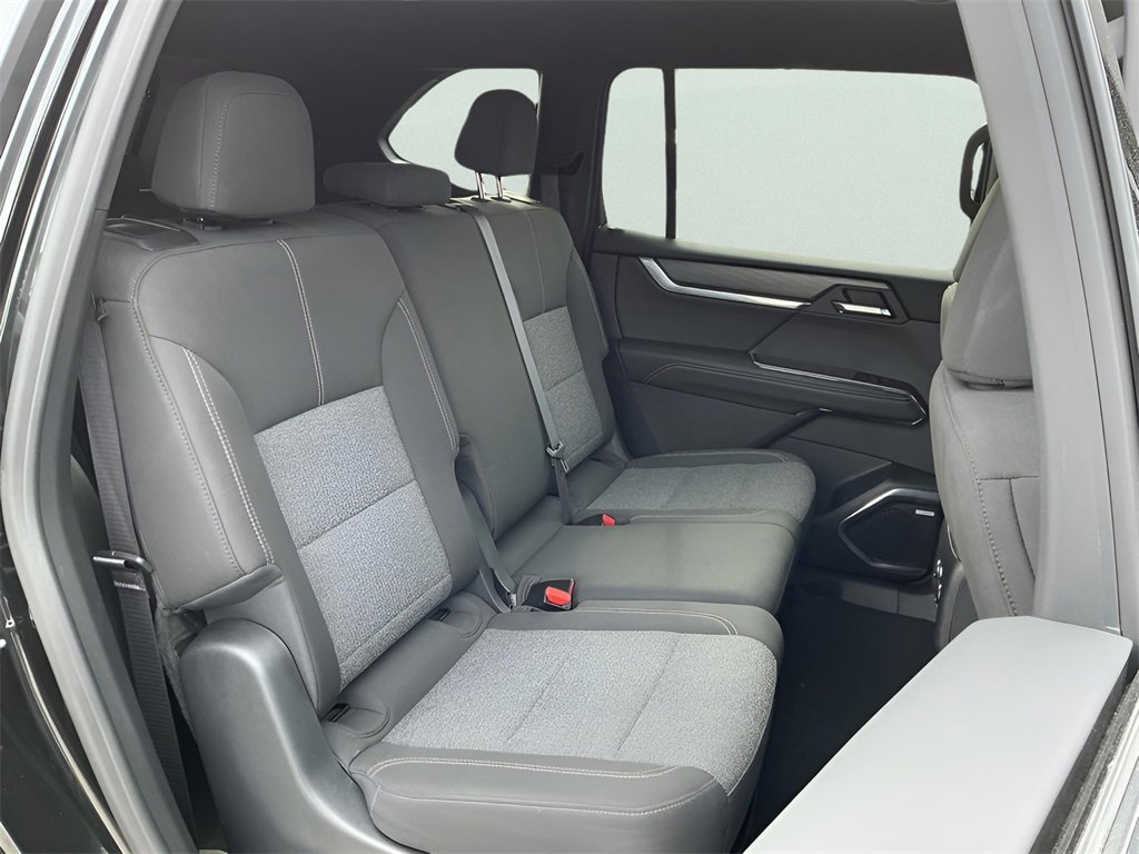 Used 2025 GMC Acadia Elevation image 17