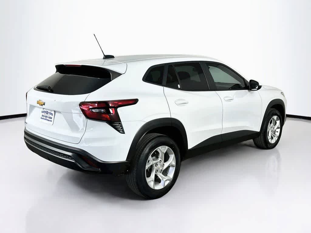 Used 2024 Chevrolet Trax LS w/ LS Convenience Package FWD image 23