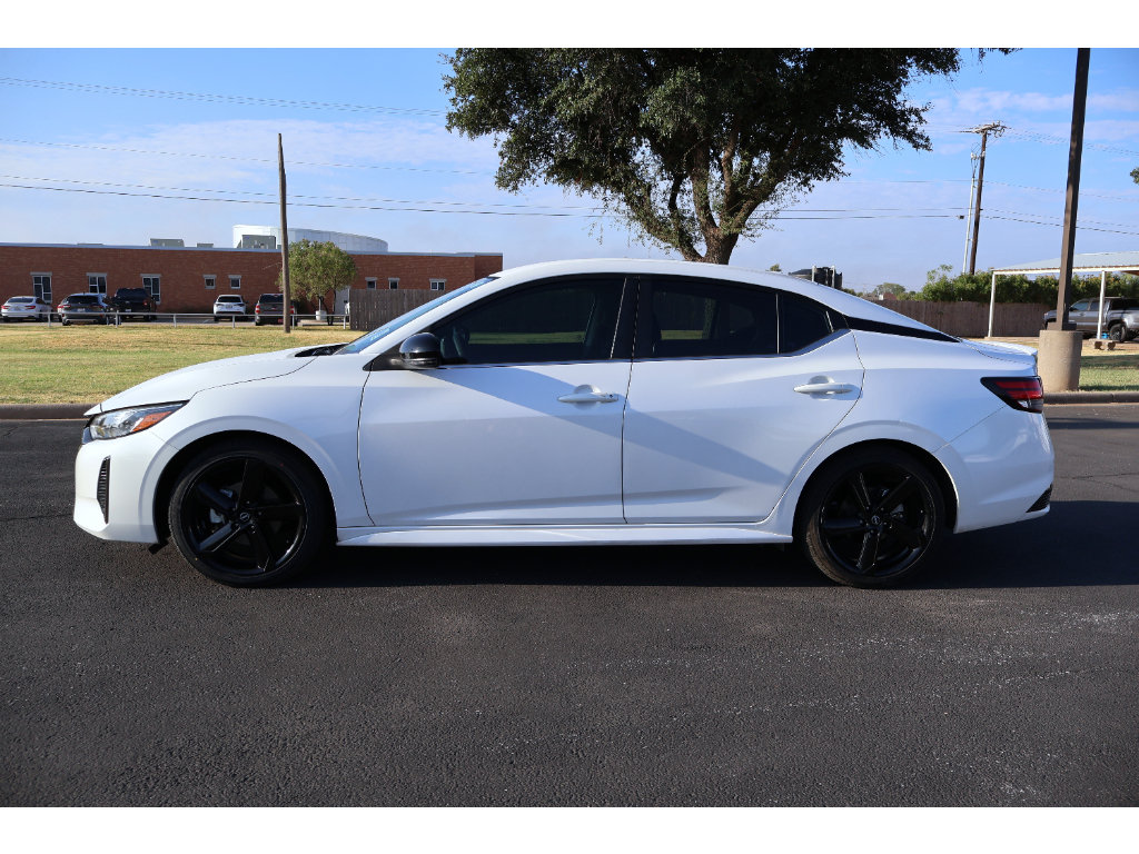 Used 2024 Nissan Sentra SR FWD image 2