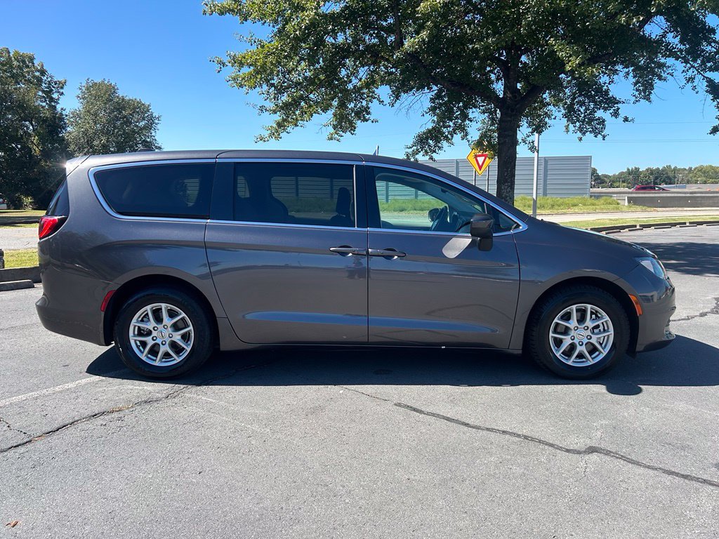 Used 2023 Chrysler Voyager LX FWD image 8