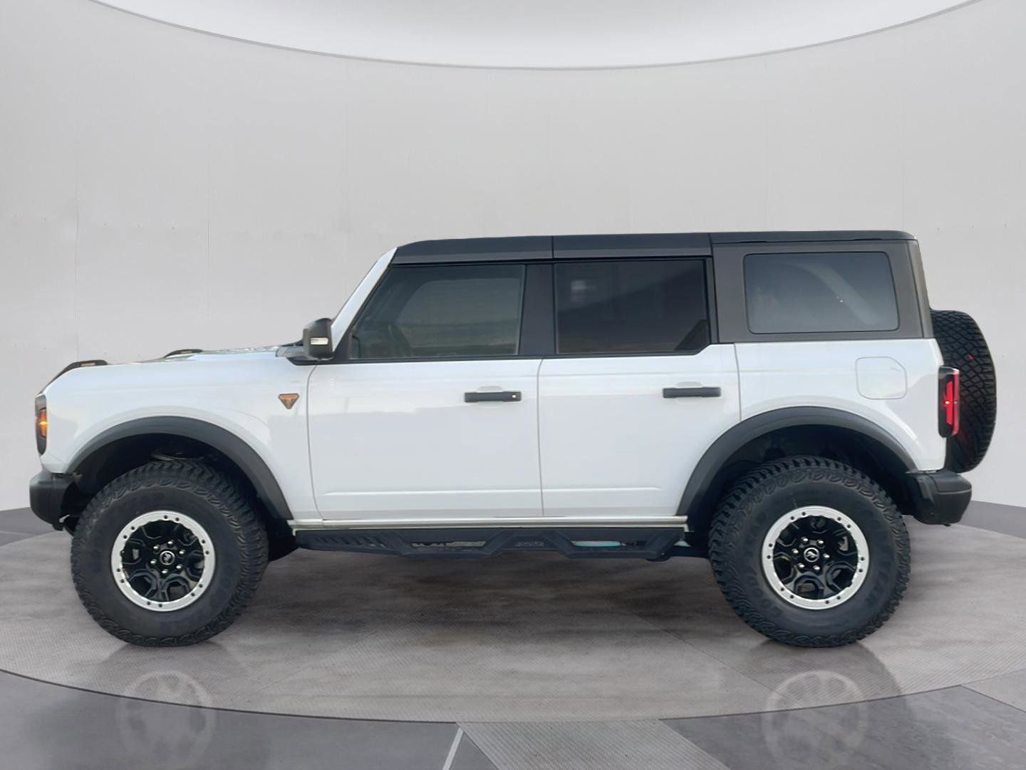 Certified 2023 Ford Bronco Badlands w/ Sasquatch Package image 2