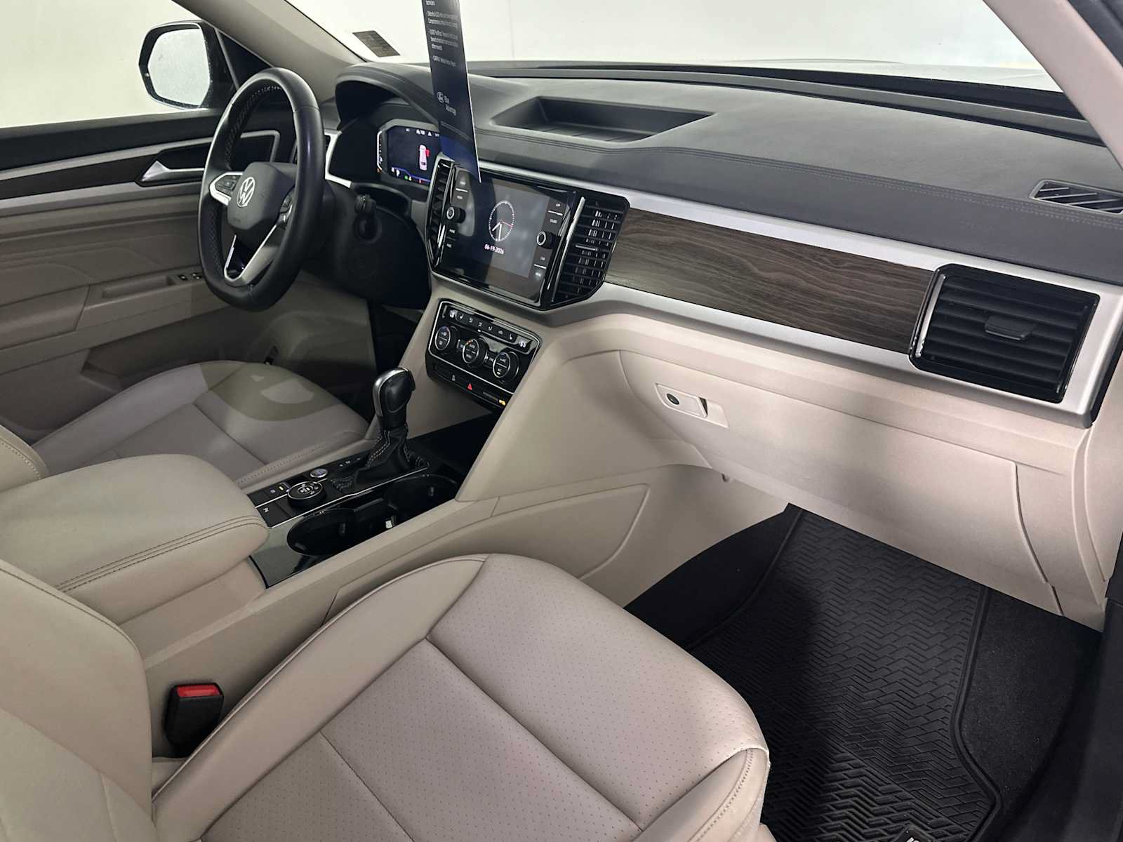 Used 2022 Volkswagen Atlas SE w/ Black Wheel Package AWD/4WD image 16