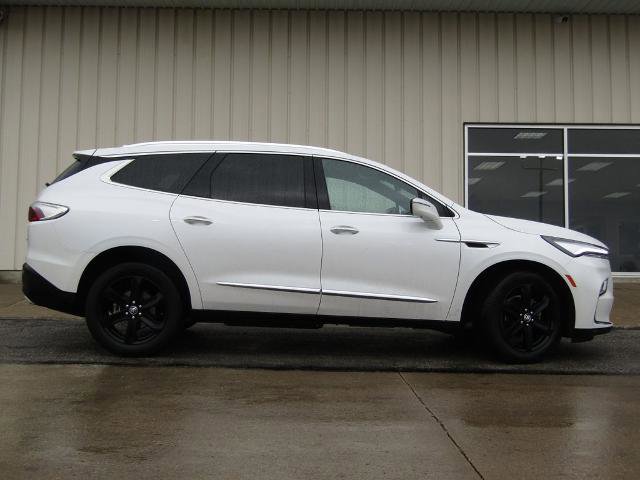 Used 2024 Buick Enclave Essence w/ Sport Touring Edition AWD/4WD image 2
