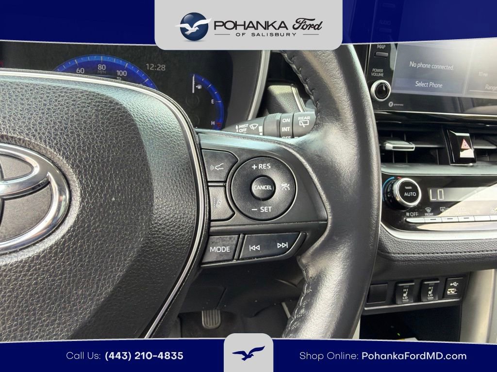Used 2022 Toyota Corolla Cross XLE AWD/4WD image 18