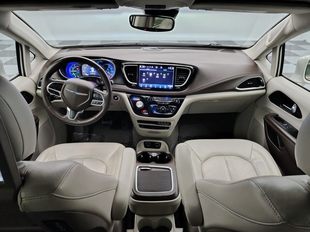 Used 2021 Chrysler Pacifica Touring-L w/ Uconnect Theater Family Group FWD image 35