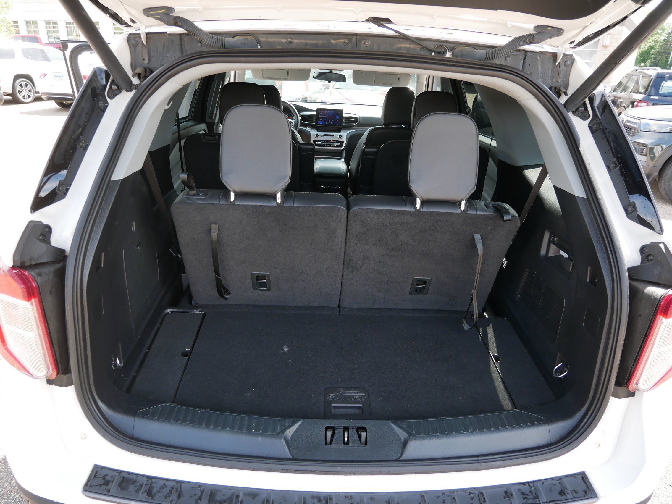 Certified 2023 Ford Explorer XLT w/ Equipment Group 202A AWD/4WD image 18