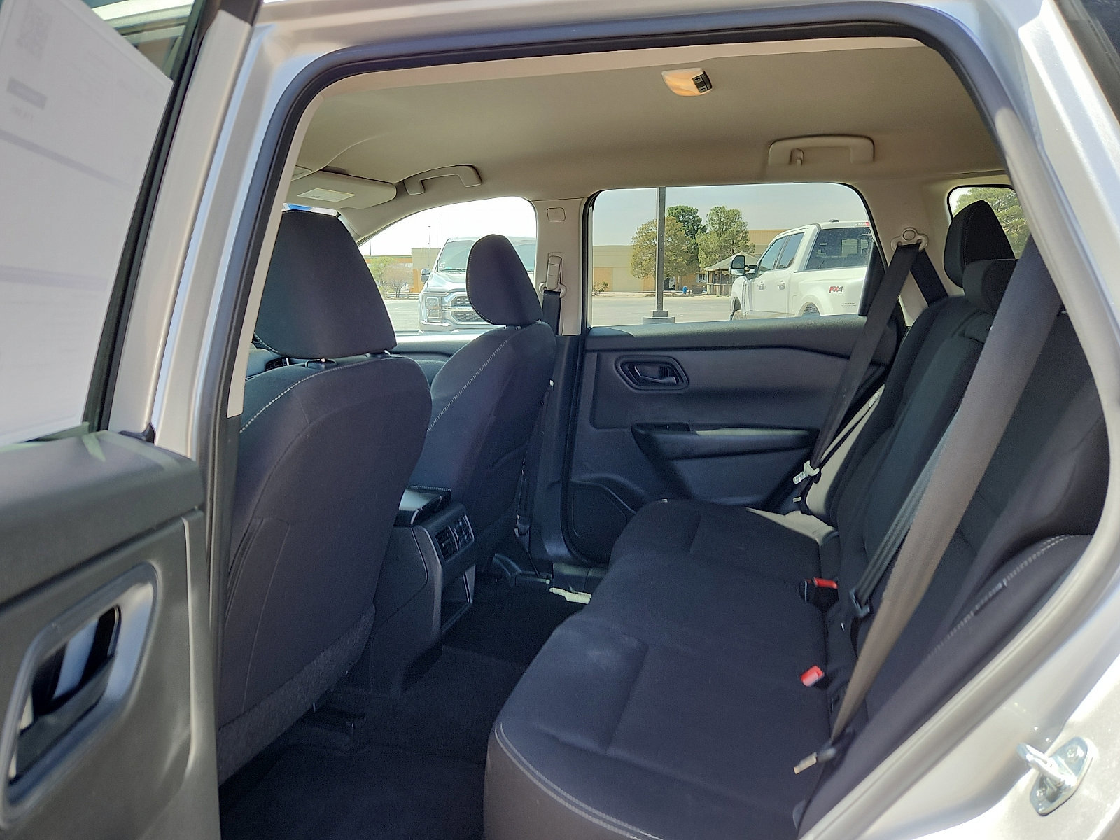 Used 2024 Nissan Rogue S image 9