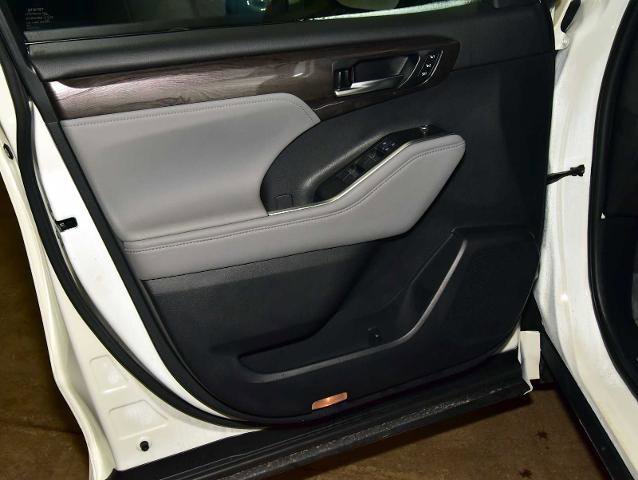 Used 2021 Toyota Highlander Limited image 11