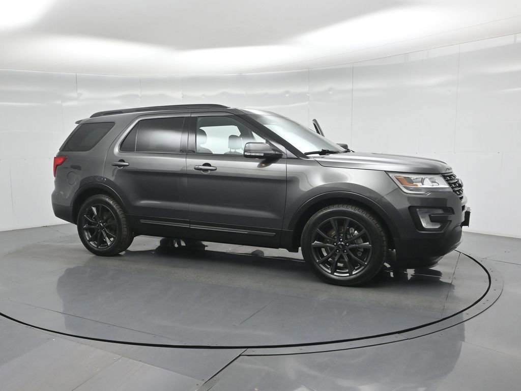 Certified 2017 Ford Explorer XLT w/ Equipment Group 202A image 4