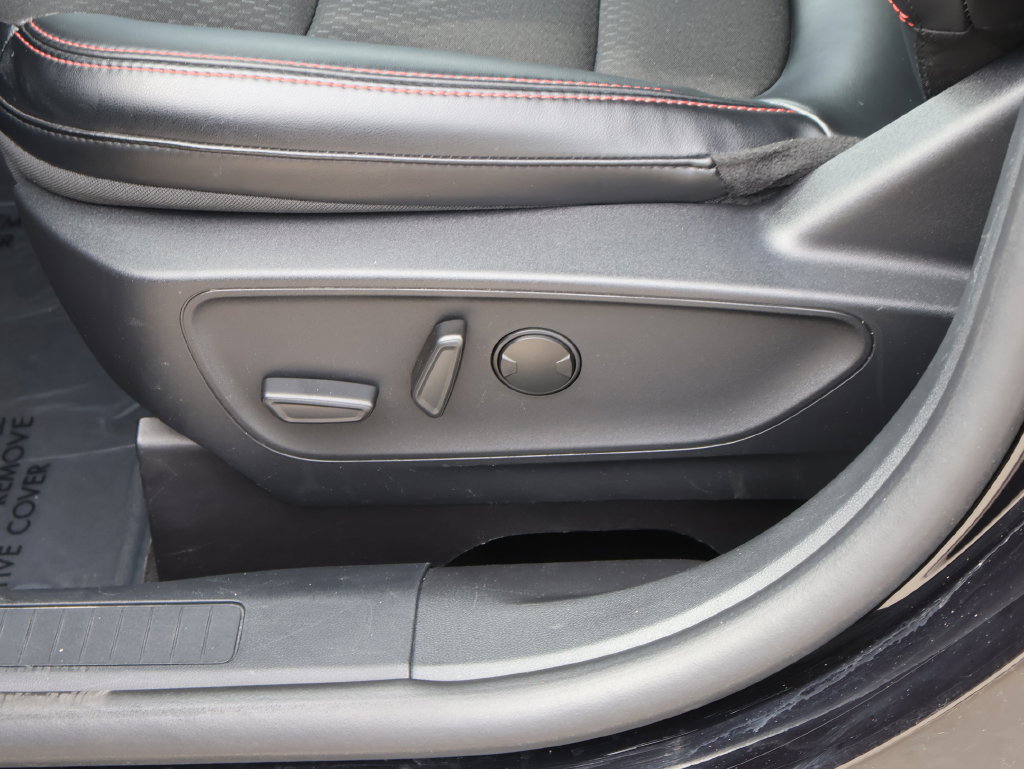 Certified 2025 Ford Escape ST-Line AWD/4WD image 23