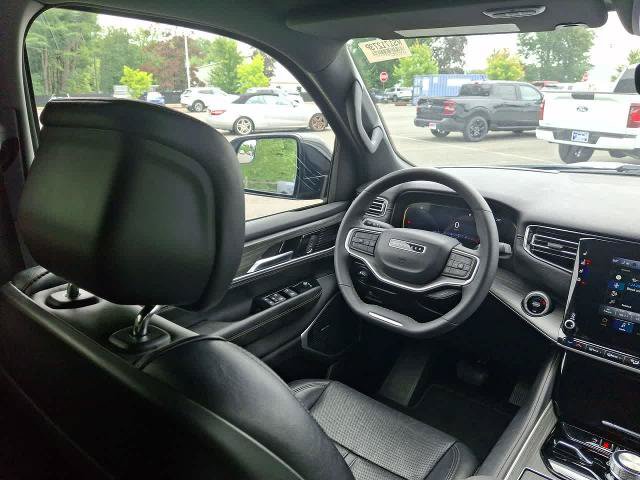 Used 2024 Jeep Wagoneer Series III AWD/4WD image 15