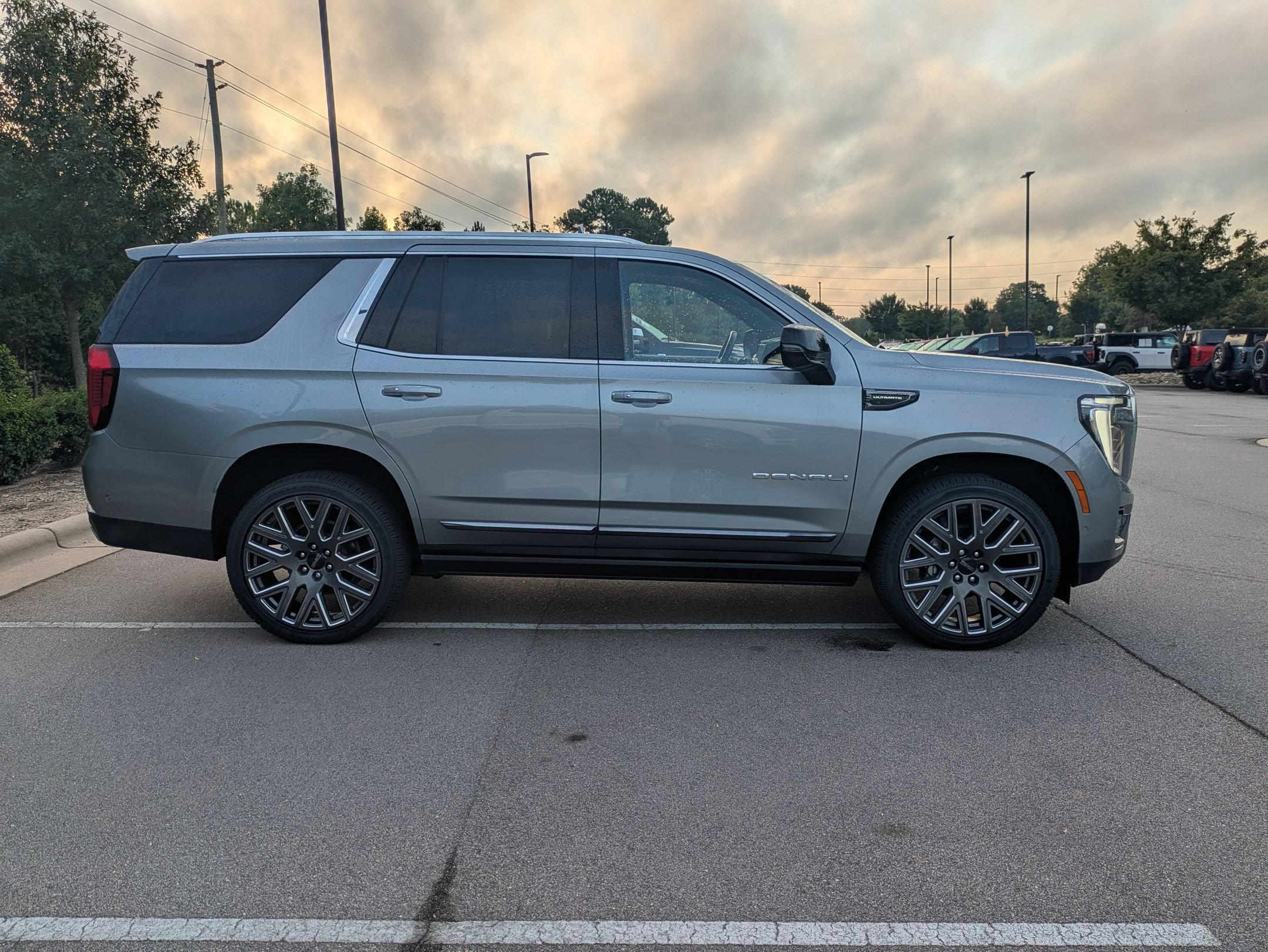 Used 2025 GMC Yukon Denali Ultimate AWD/4WD image 3