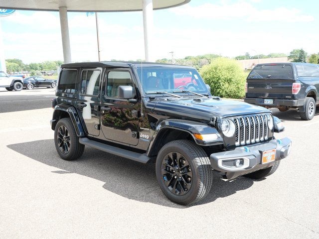 Used 2022 Jeep Wrangler Unlimited Sahara w/ Cold Weather Group AWD/4WD image 3
