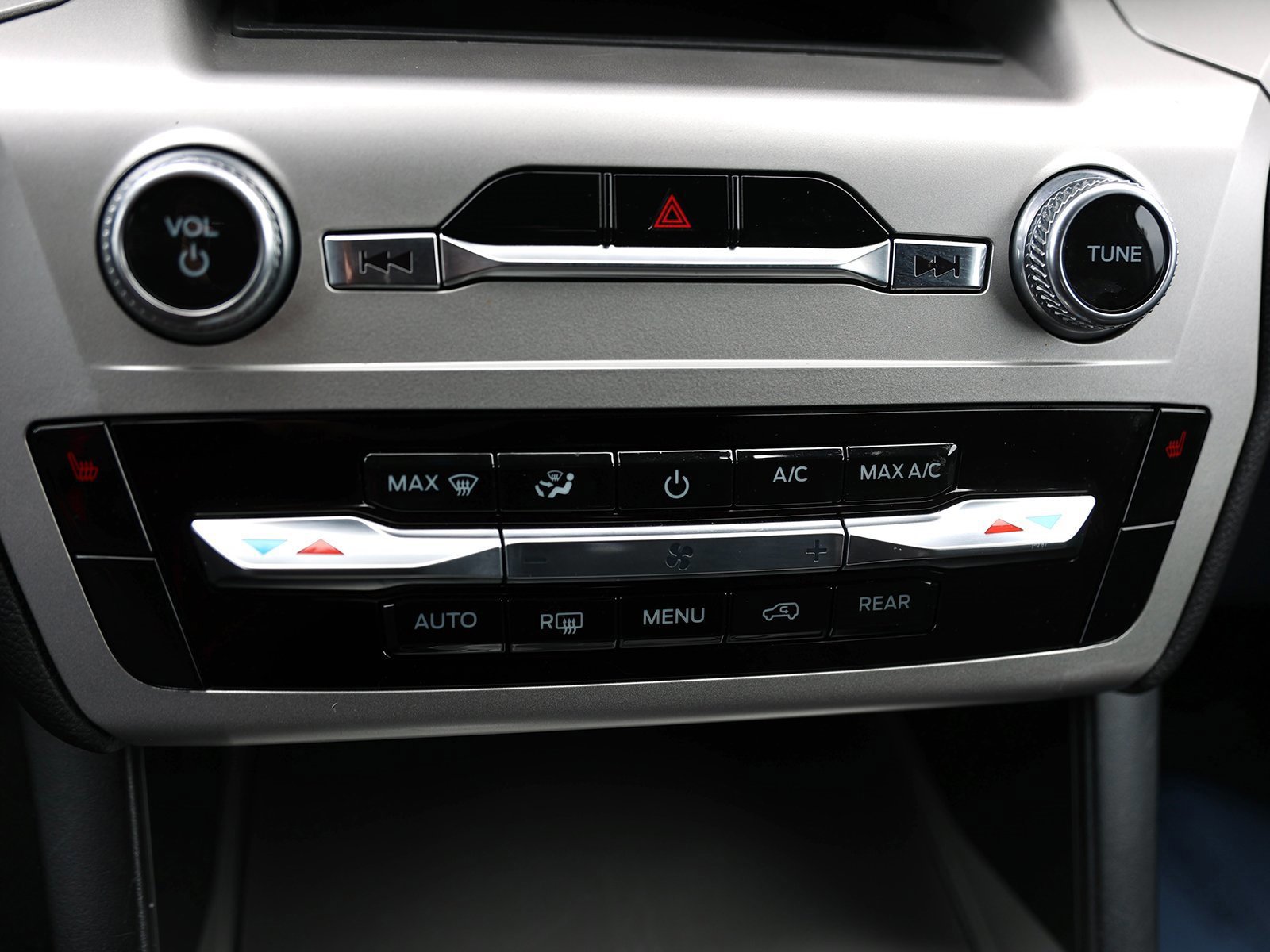 Certified 2022 Ford Explorer XLT w/ Class IV Trailer Tow Package image 29