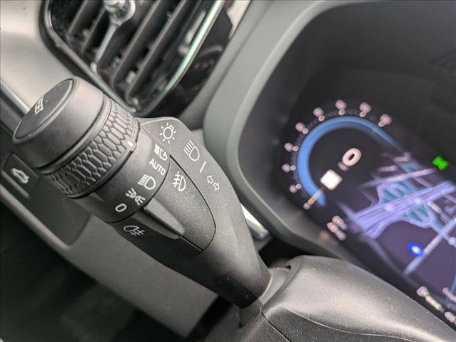 Used 2025 Volvo XC60 B5 Core image 14
