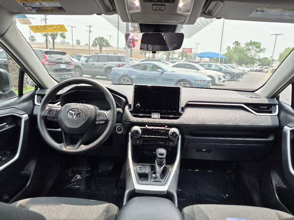 Used 2025 Toyota RAV4 XLE AWD/4WD image 12