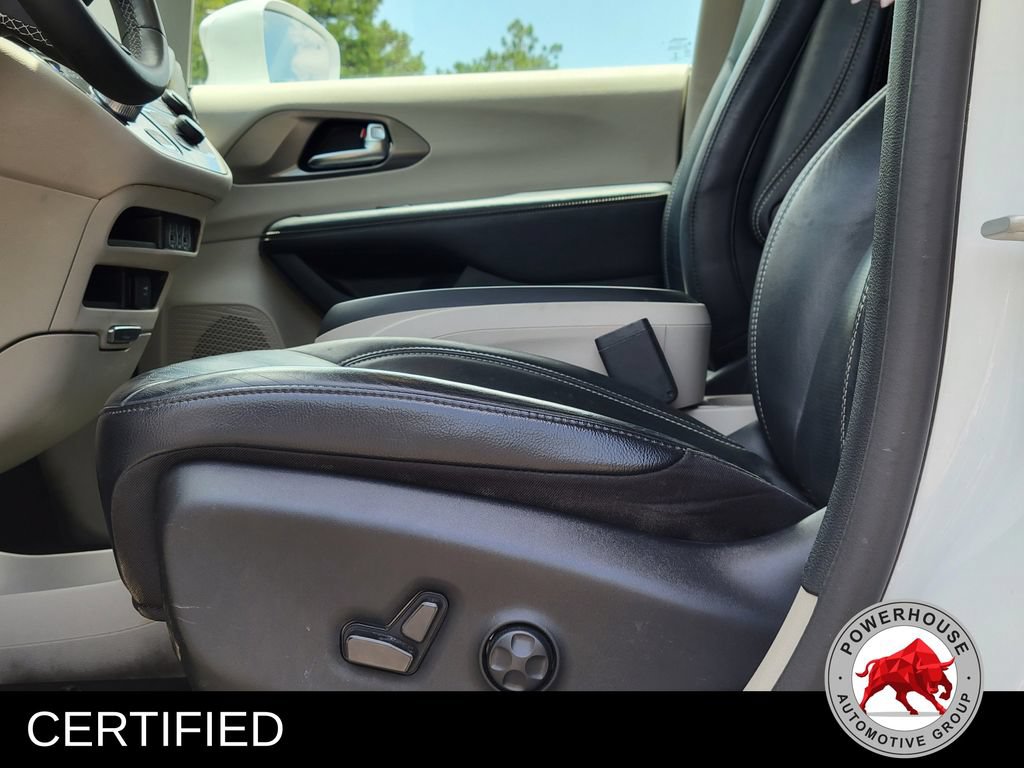 Used 2022 Chrysler Pacifica Touring-L FWD image 25